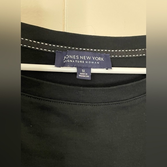Jones New York Black Button-Shoulder Top - Picture 2 of 3
